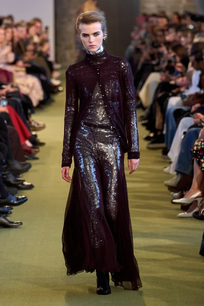 Look 25
